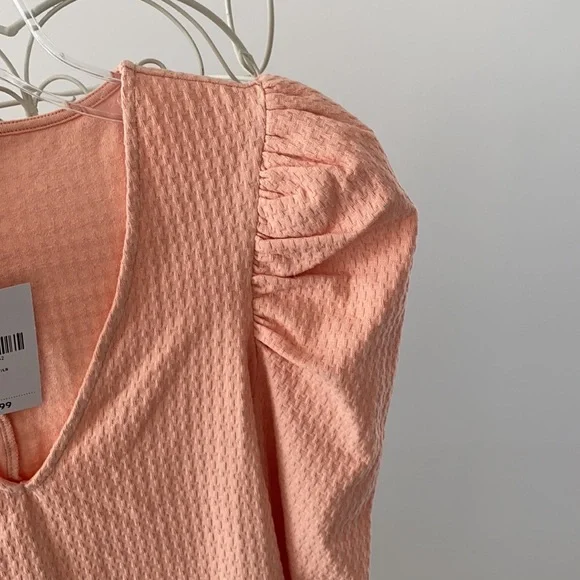 NWT! Forever 21 Puff Shoulder Houndstooth Knit Bodysuit- Peach -Size Small - Picture 8 of 8